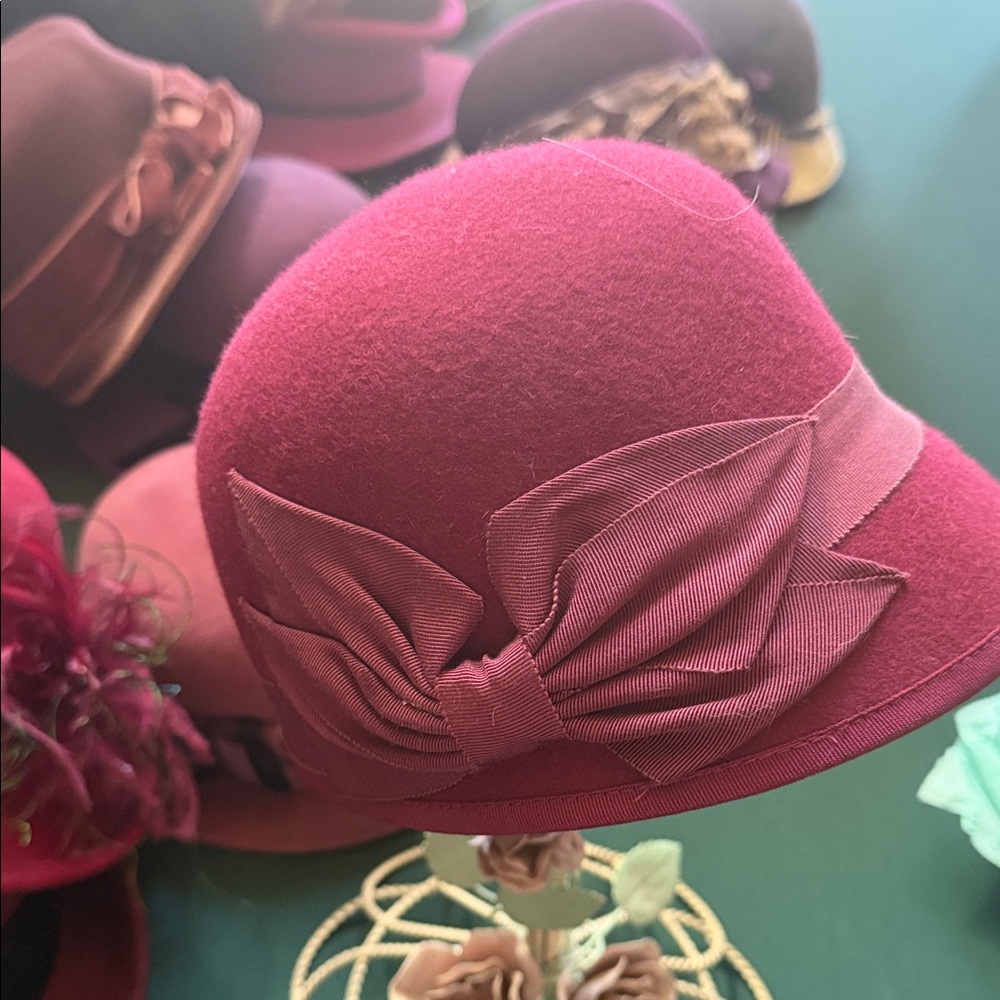 Elegant burgundy Cloche Hat with Bow-new with tags